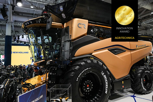 Gold CR11 combine with Agritechnica innovation award badge